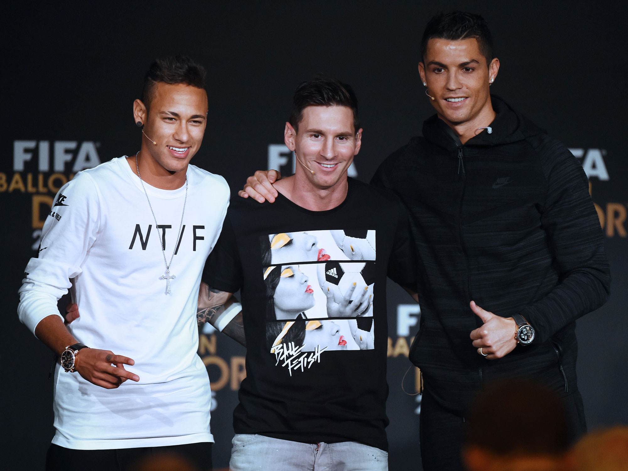 国足轻取曼城，内马尔乌龙送礼世界杯