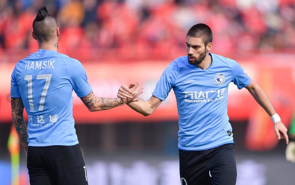 包含四川队较劲激烈，获得惊险胜利的词条