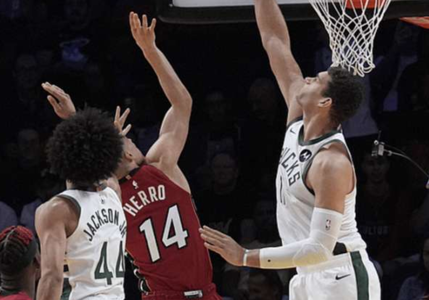 菲律宾男篮翻盘雄鹿B队，阿德巴约送出助攻的简单介绍