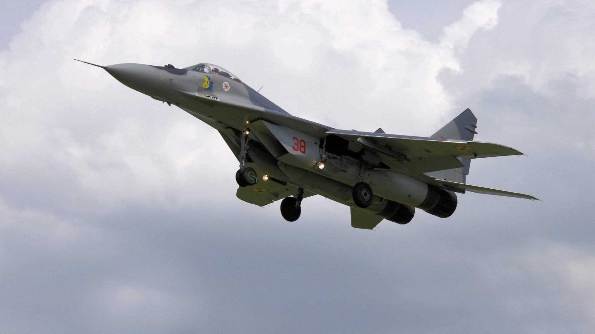 足球双城记，当贝林厄姆的爆发照亮绿茵，乌克兰的胜利抚平创伤