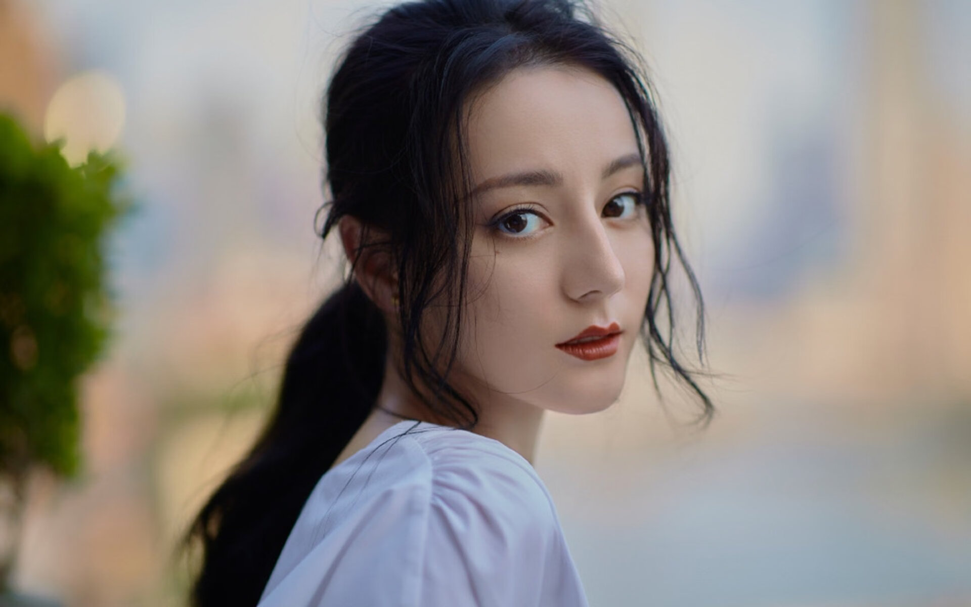 绿茵场上的点金术，当勒沃库森的铁骑撞上迪巴拉的魔法