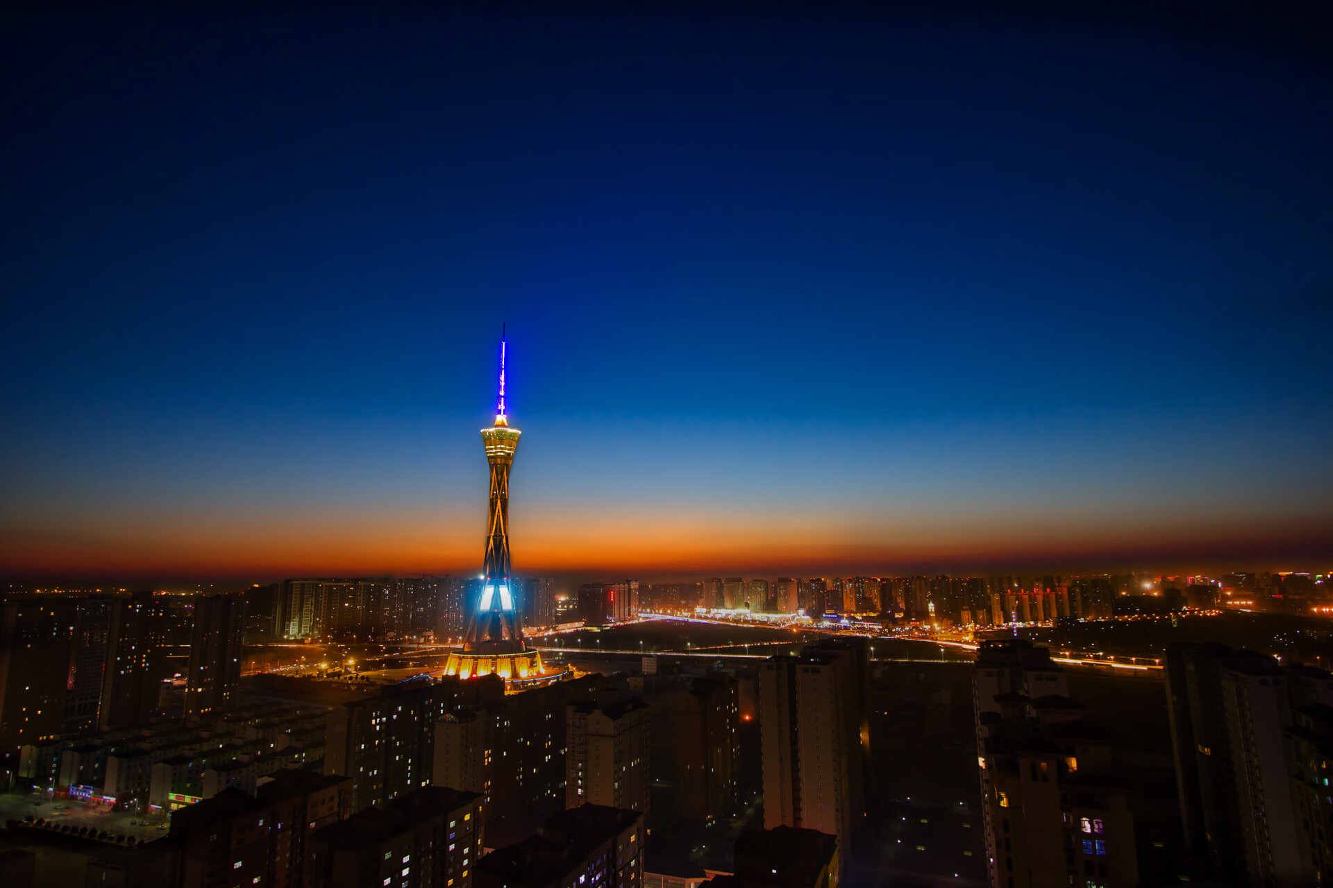 蓝月锋刃破铁壁，维尼修斯完美发挥助曼城关键战突围喀麦隆